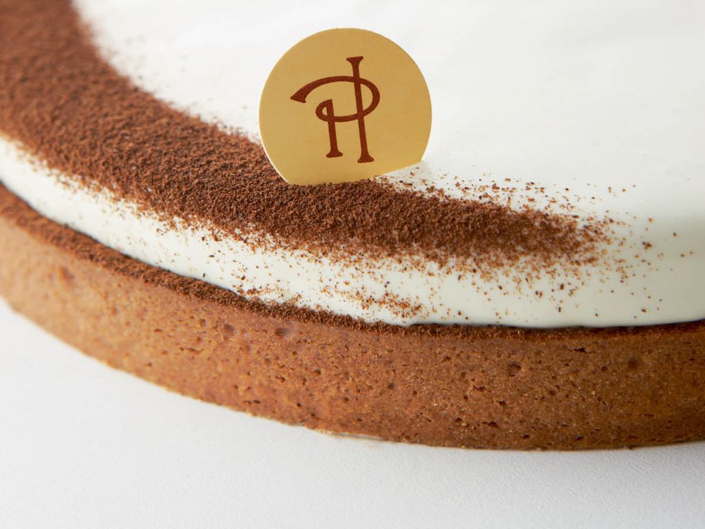 Tarte Infiniment Vanille by Pierre Herme. Infinite vanilla tart, composed  of vanilla pate sucree, vanilla ganache, vanilla syrup-soaked sponge,  vanilla mascarpone cream, vanilla glaze, and powdered vanilla bean. :  r/pastry