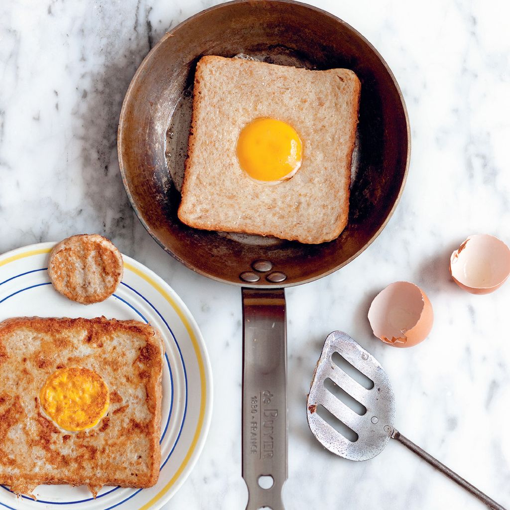 MASSIVE EGG!!! 🍳 GIANT Egg-in-a-hole RECIPE